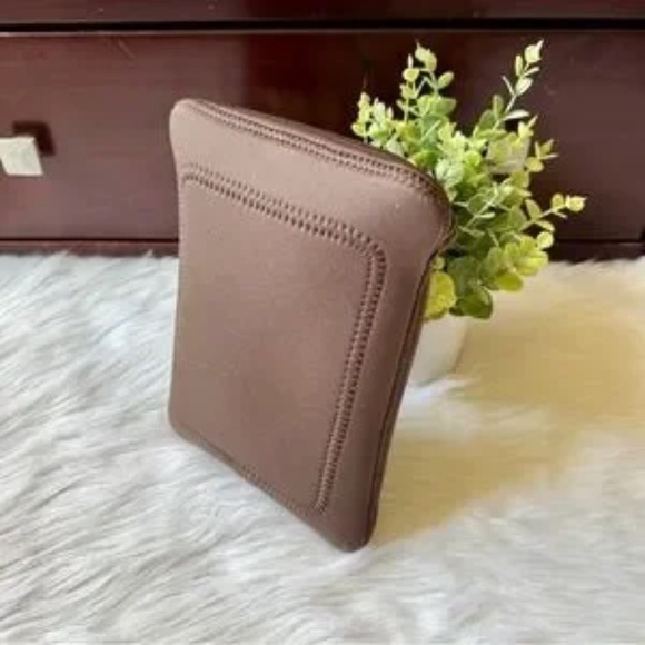 Thirty-One Tote-A-Tablet Teal Polka Dot Tablet Sleeve - Picture 7 of 11